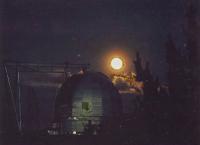 Восход Луны над шестиметровым телескопом